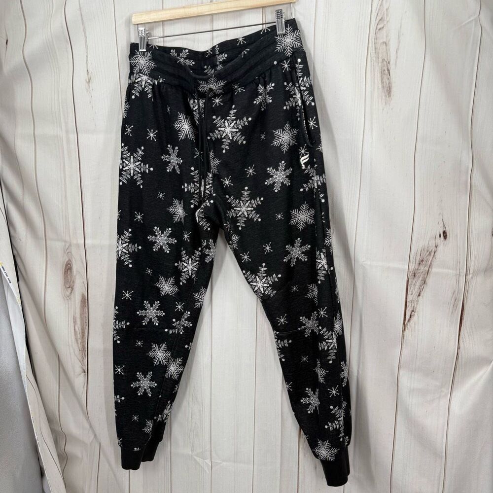 Fabletics Women’s Large Snowflake Jogger Pants Athletic